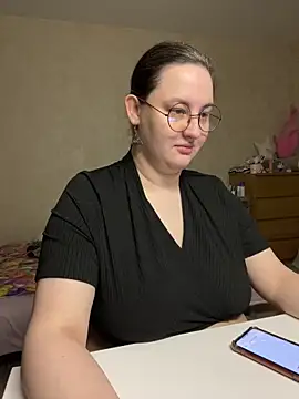 hungry1bunny online show from May 5, 2026, 4:37 pm