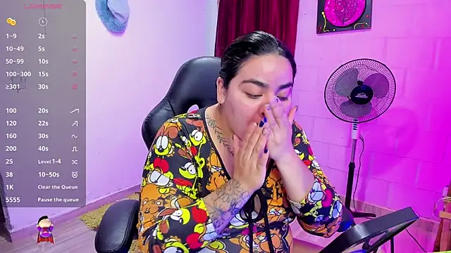 Snapshot of Sharon_hils chatting on December 22, 2024, 10:28 am Sharon hils online show from December 22, 2024, 10:28 am