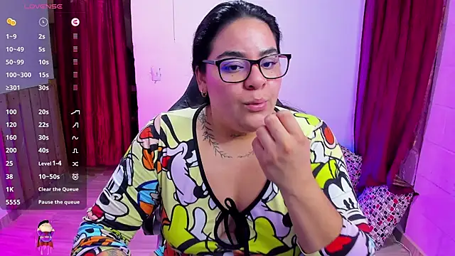 Snapshot of Sharon_hils chatting on December 26, 2024, 4:04 pm Sharon hils online show from December 26, 2024, 4:04 pm