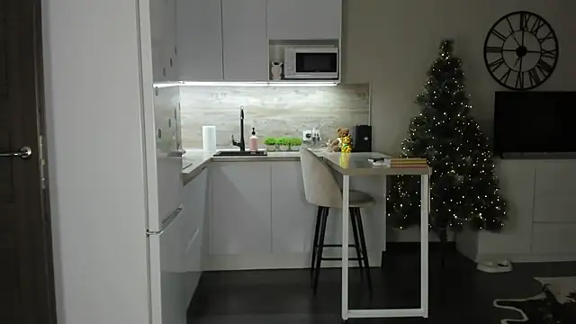 nilliluv online show from December 3, 2025, 2:04 pm