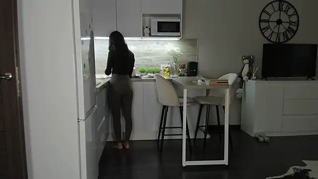 nilliluv online show from February 7, 2026, 1:37 pm