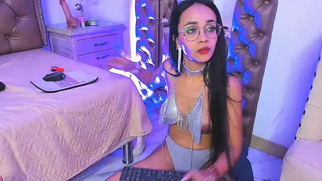 Snapshot of SamanthaFerrer__ chatting on January 5, 2025, 12:52 am SamanthaFerrer   online show from January 5, 2025, 12:52 am