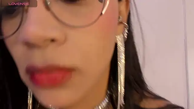 Snapshot of SamanthaFerrer__ chatting on February 8, 2025, 7:59 pm SamanthaFerrer   online show from February 8, 2025, 7:59 pm