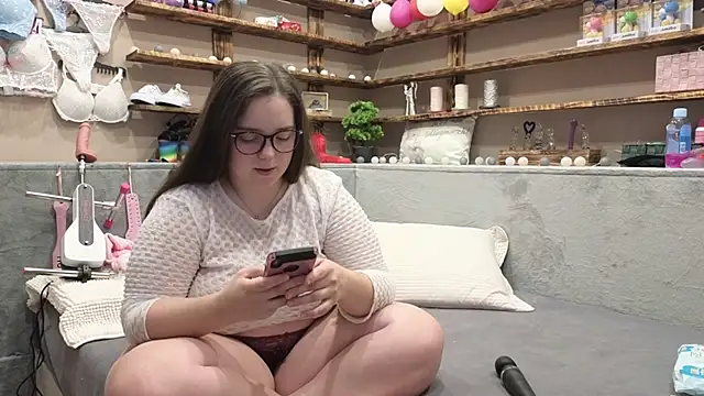 Kimberly-Caprice online show from February 23, 2025, 4:13 pm