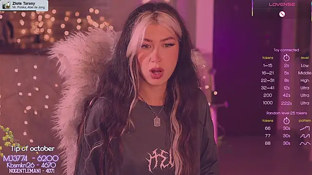 Snapshot of Virtual_Wafu chatting on October 21, 2025, 7:03 pm Virtual Wafu online show from October 21, 2025, 7:03 pm