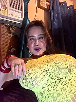 Snapshot of Hot_Queen77 chatting on May 4, 2026, 6:48 pm Hot Queen77 online show from May 4, 2026, 6:48 pm
