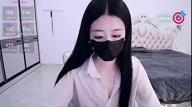 Snapshot of CN-xiaofei chatting on March 1, 2025, 10:45 am CN-xiaofei online show from March 1, 2025, 10:45 am
