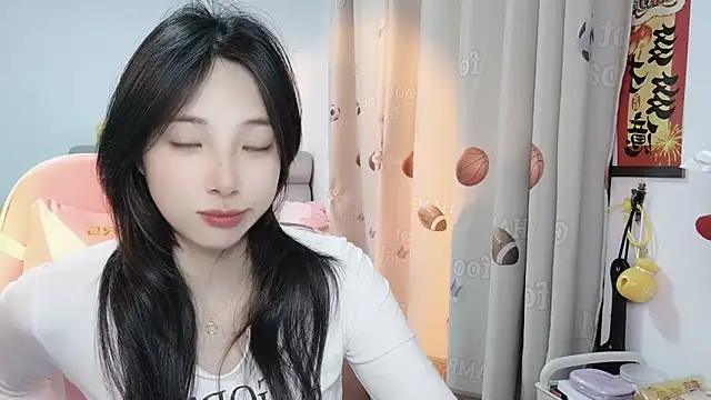 ooo   mimi online show from February 19, 2025, 12:33 pm