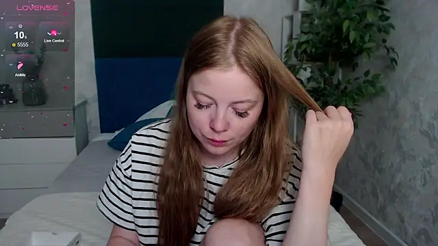 JennyyHot online show from April 30, 2026, 7:47 am