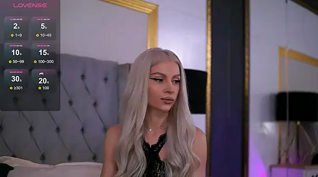 KiaHarper online show from February 12, 2025, 7:35 pm