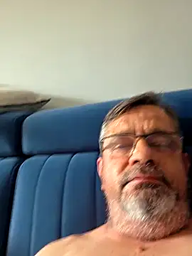 axecoman60 online show from May 4, 2026, 8:21 am