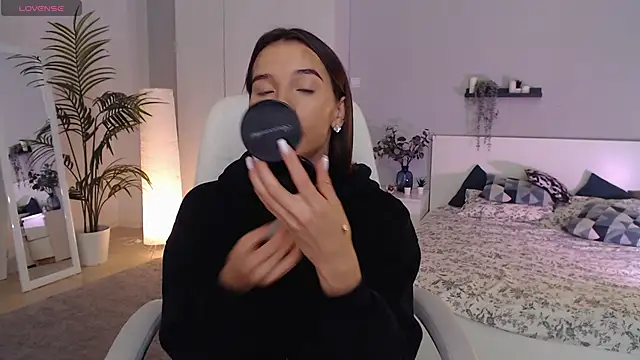 Snapshot of Bellla_Haddid chatting on September 24, 2025, 1:31 am Bellla Haddid online show from September 24, 2025, 1:31 am