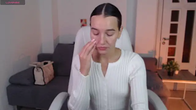 Snapshot of Bellla_Haddid chatting on October 15, 2025, 1:06 am Bellla Haddid online show from October 15, 2025, 1:06 am