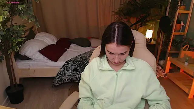 Bellla Haddid online show from November 20, 2025, 1:39 am