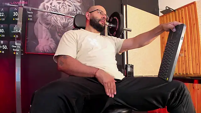 Snapshot of Luke__09 chatting on February 23, 2026, 11:29 am Luke 09 online show from February 23, 2026, 11:29 am