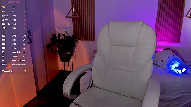 Kendall Bunnyy online show from December 3, 2024, 2:05 pm