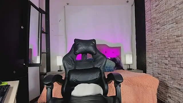 kitty queen10 online show from November 22, 2025, 3:38 am