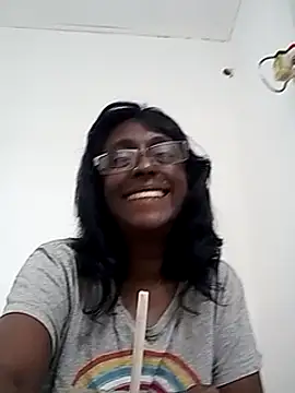 mamakarma1403 online show from February 6, 2025, 7:51 pm