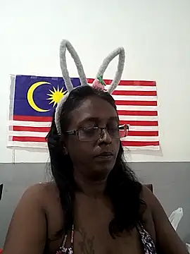 mamakarma1403 online show from November 18, 2025, 2:17 am