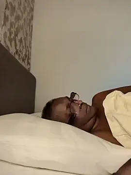 mamakarma1403 online show from April 17, 2026, 2:25 am