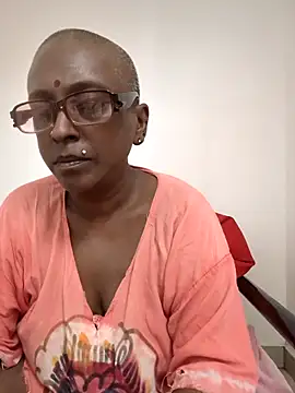 Snapshot of mamakarma1403 chatting on June 14, 2026, 3:30 am mamakarma1403 online show from June 14, 2026, 3:30 am