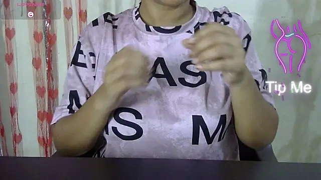 Preeti-Sexy online show from November 29, 2025, 4:48 am