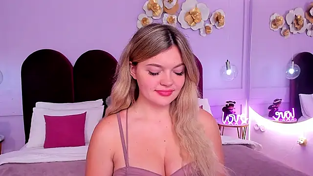 Snapshot of ZaraBloom chatting on October 14, 2025, 3:35 pm ZaraBloom online show from October 14, 2025, 3:35 pm