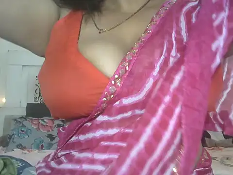 Snapshot of MONICA-LOVE chatting on October 4, 2025, 9:24 pm MONICA-LOVE online show from October 4, 2025, 9:24 pm