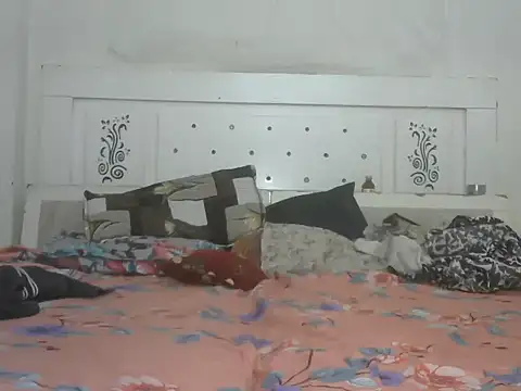 Snapshot of MONICA-LOVE chatting on October 15, 2025, 4:01 am MONICA-LOVE online show from October 15, 2025, 4:01 am