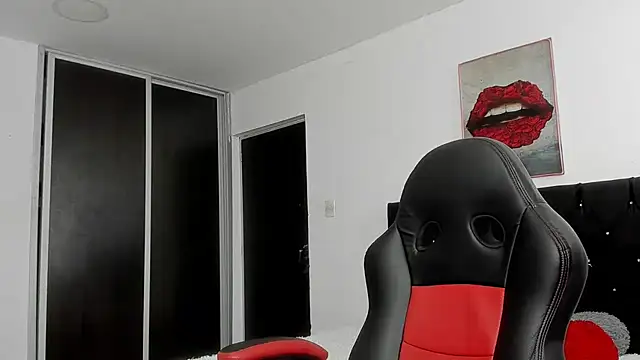 AlissonTeylor online show from December 18, 2024, 1:02 pm