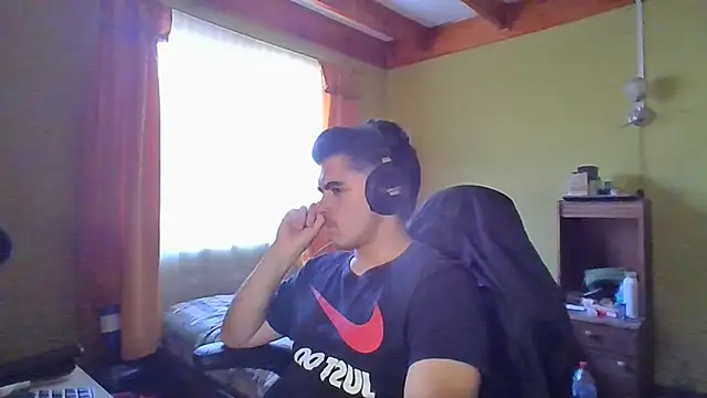 r paulo25 online show from January 27, 2025, 5:58 pm