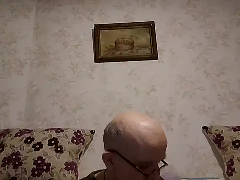 Snapshot of mariusica1@xh chatting on February 2, 2025, 9:34 pm mariusica1xh online show from February 2, 2025, 9:34 pm