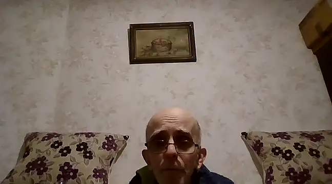 Snapshot of mariusica1@xh chatting on February 17, 2025, 8:15 pm mariusica1xh online show from February 17, 2025, 8:15 pm
