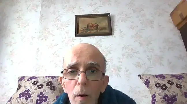Snapshot of mariusica1@xh chatting on February 25, 2025, 10:04 am mariusica1xh online show from February 25, 2025, 10:04 am