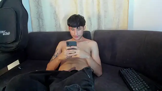 Snapshot of Henrikk_senn chatting on October 15, 2025, 9:48 pm Henrikk senn online show from October 15, 2025, 9:48 pm