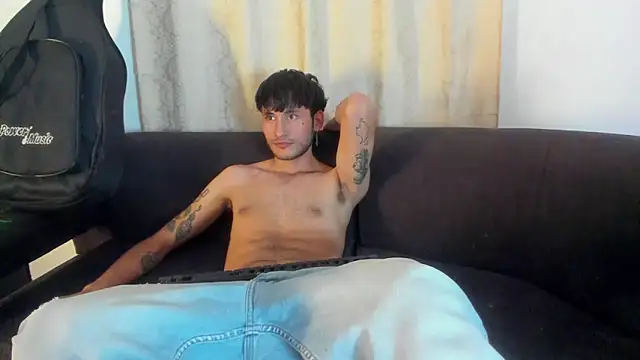 Snapshot of Henrikk_senn chatting on October 20, 2025, 12:22 am Henrikk senn online show from October 20, 2025, 12:22 am