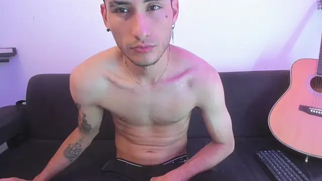 Henrikk senn online show from June 9, 2026, 7:58 pm