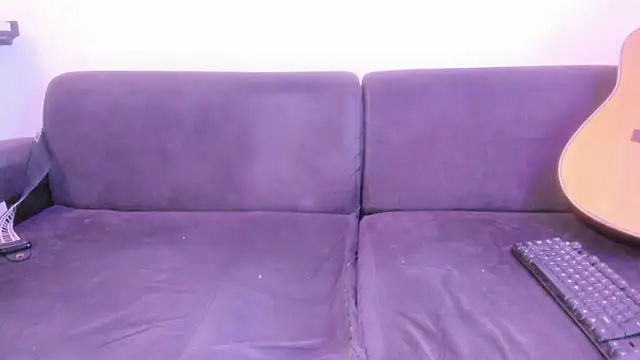 Henrikk senn online show from June 17, 2026, 2:03 am
