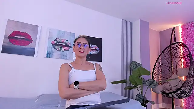 Angela donnato online show from December 5, 2025, 3:37 am