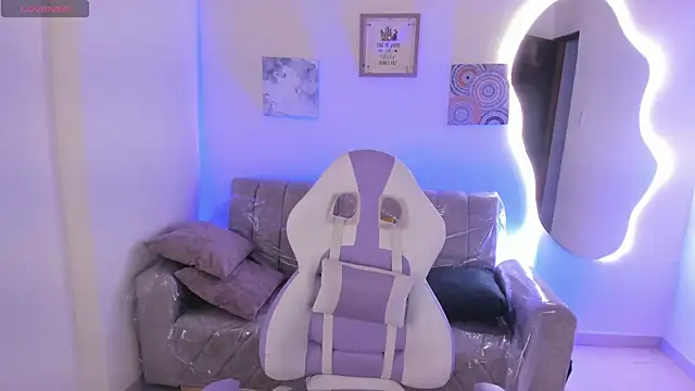 Charlotte cowell sub1  online show from December 17, 2025, 5:08 pm