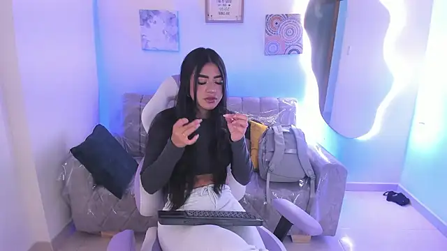 Charlotte cowell sub1  online show from February 5, 2026, 5:50 pm