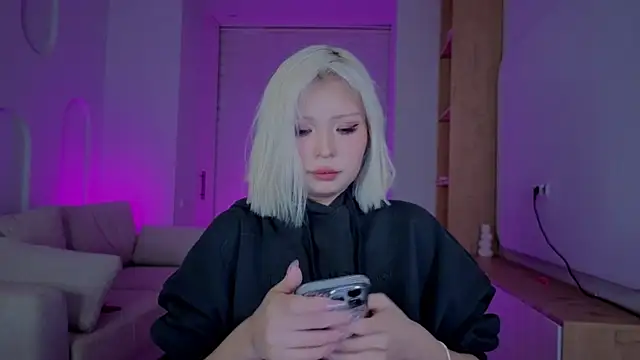 Snapshot of RileyMee chatting on September 30, 2025, 12:54 pm RileyMee online show from September 30, 2025, 12:54 pm