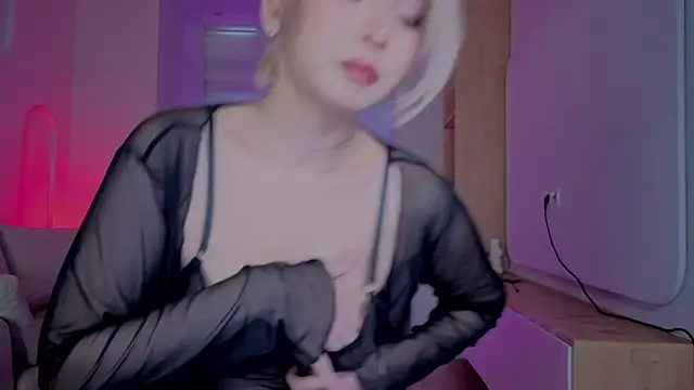 Snapshot of RileyMee chatting on October 3, 2025, 12:13 pm RileyMee online show from October 3, 2025, 12:13 pm