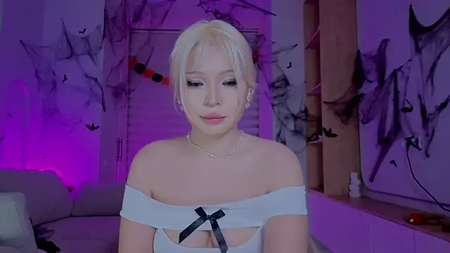 Snapshot of RileyMee chatting on October 26, 2025, 12:22 pm RileyMee online show from October 26, 2025, 12:22 pm