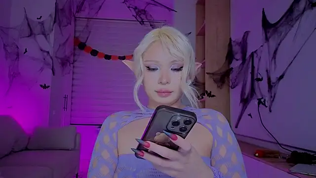 Snapshot of RileyMee chatting on October 27, 2025, 2:21 pm RileyMee online show from October 27, 2025, 2:21 pm