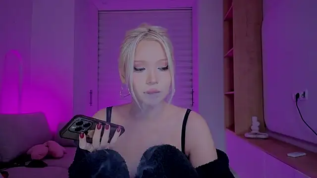 RileyMee online show from November 4, 2025, 12:32 am