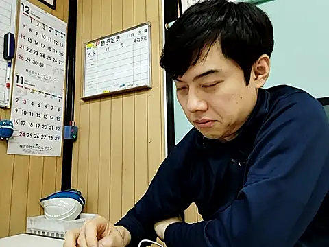 whitebriefboy online show from November 6, 2025, 12:39 pm