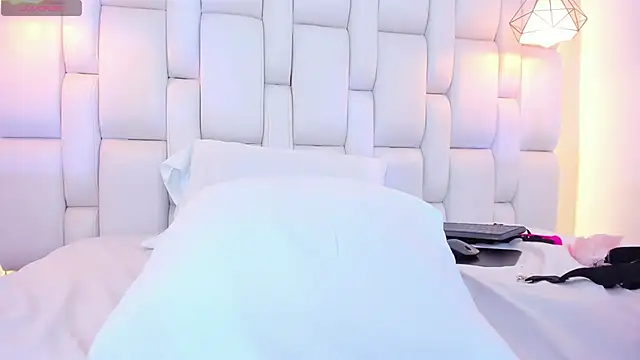 AslyGomez online show from February 6, 2025, 5:40 pm