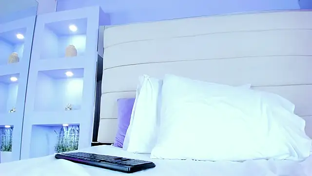 Lanna18 online show from February 18, 2025, 2:49 pm