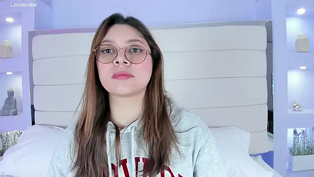 Lanna18 online show from March 3, 2025, 11:44 am